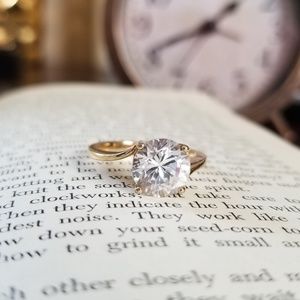 💎Vintage 18KTGE Cubic Zirconia Ring💎